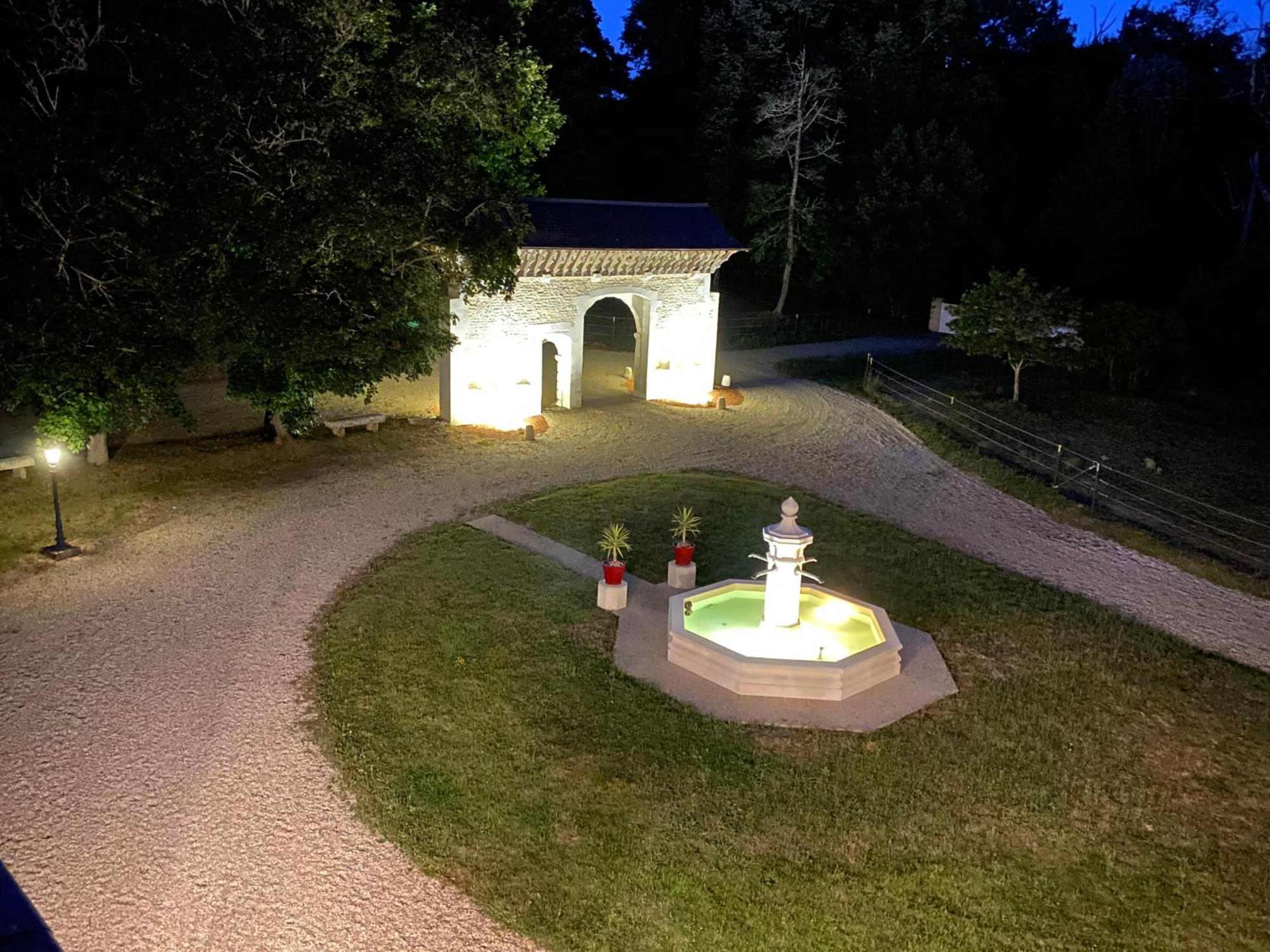 Chateau De Bellevue B&B Et Appartements Avec Piscine Saisonal Chauffee Et Chambres Partout Climatisees Saint-Avit  Exterior photo